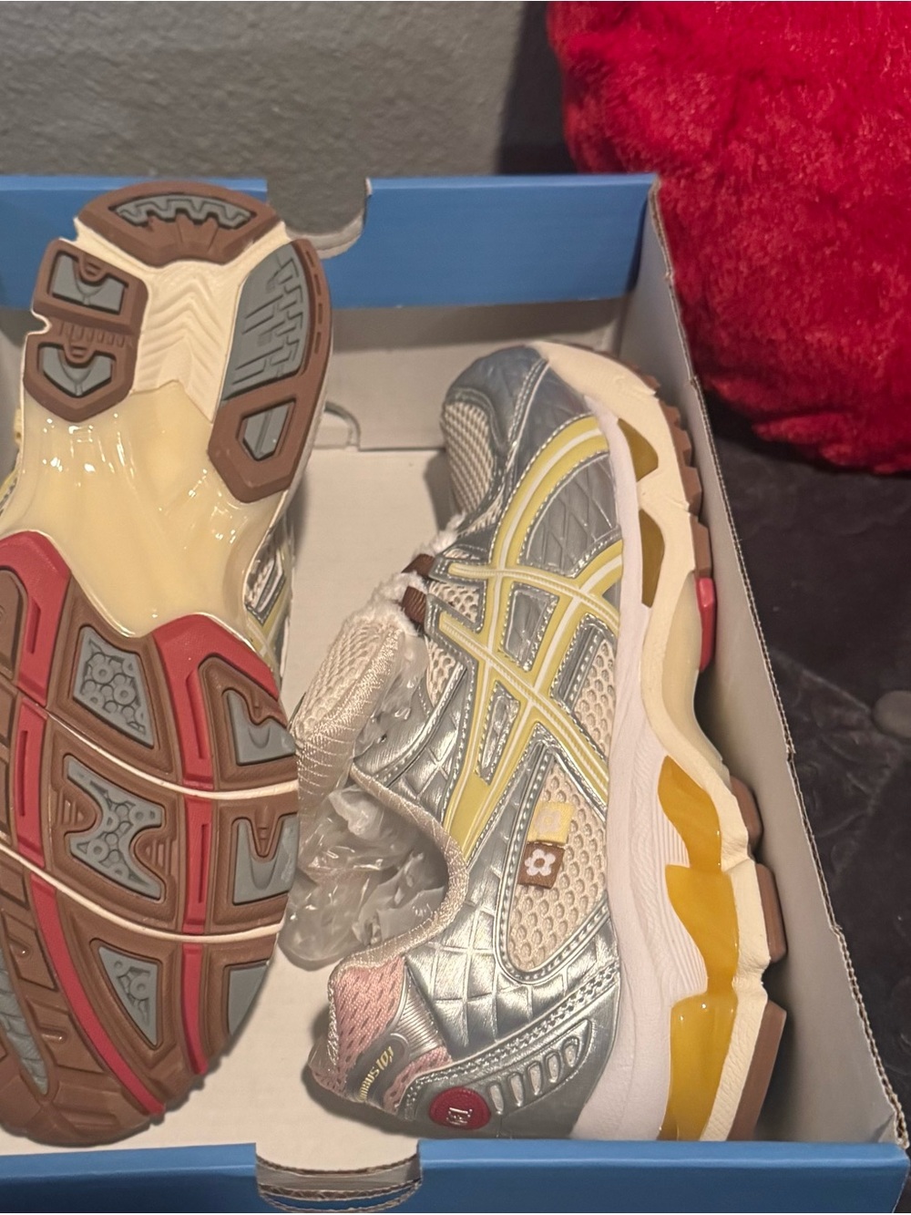 O Asics Metallic Silver and Pale Yellow sneakers - Picture 3 of 3
